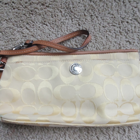 Coach Clutch - Picture 1 of 5